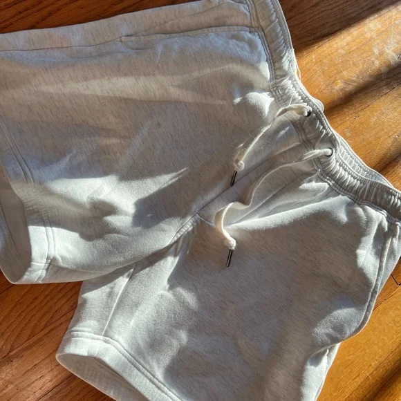 American Eagle Outfitters Light Gray Shorts - Picture 1 of 2